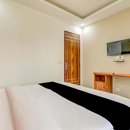 Oyo Flagship 80318 Hotel Sai Plaza Near Indira Gandhi International Airport Нью-Дели Экстерьер фото
