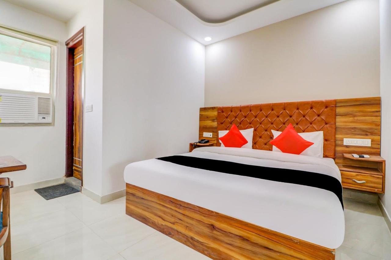 Oyo Flagship 80318 Hotel Sai Plaza Near Indira Gandhi International Airport Нью-Дели Экстерьер фото