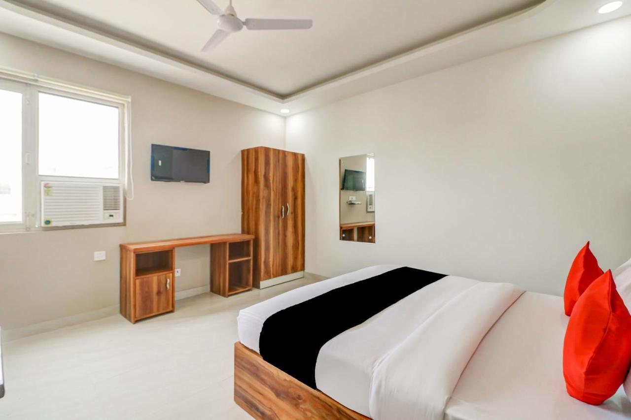 Oyo Flagship 80318 Hotel Sai Plaza Near Indira Gandhi International Airport Нью-Дели Экстерьер фото