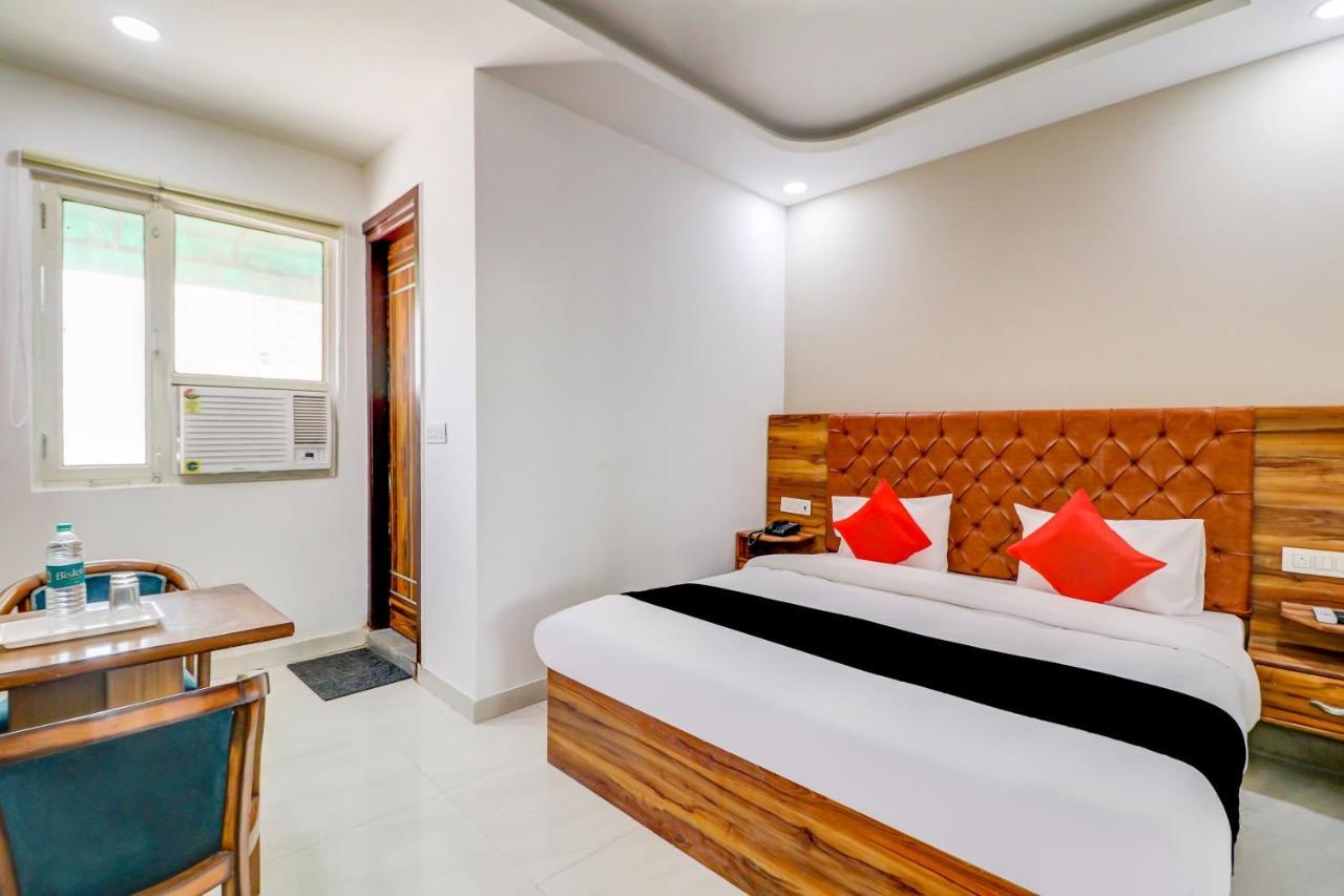 Oyo Flagship 80318 Hotel Sai Plaza Near Indira Gandhi International Airport Нью-Дели Экстерьер фото
