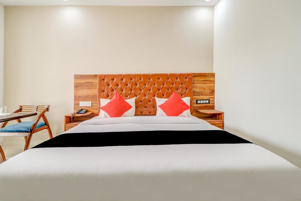 Oyo Flagship 80318 Hotel Sai Plaza Near Indira Gandhi International Airport Нью-Дели Экстерьер фото