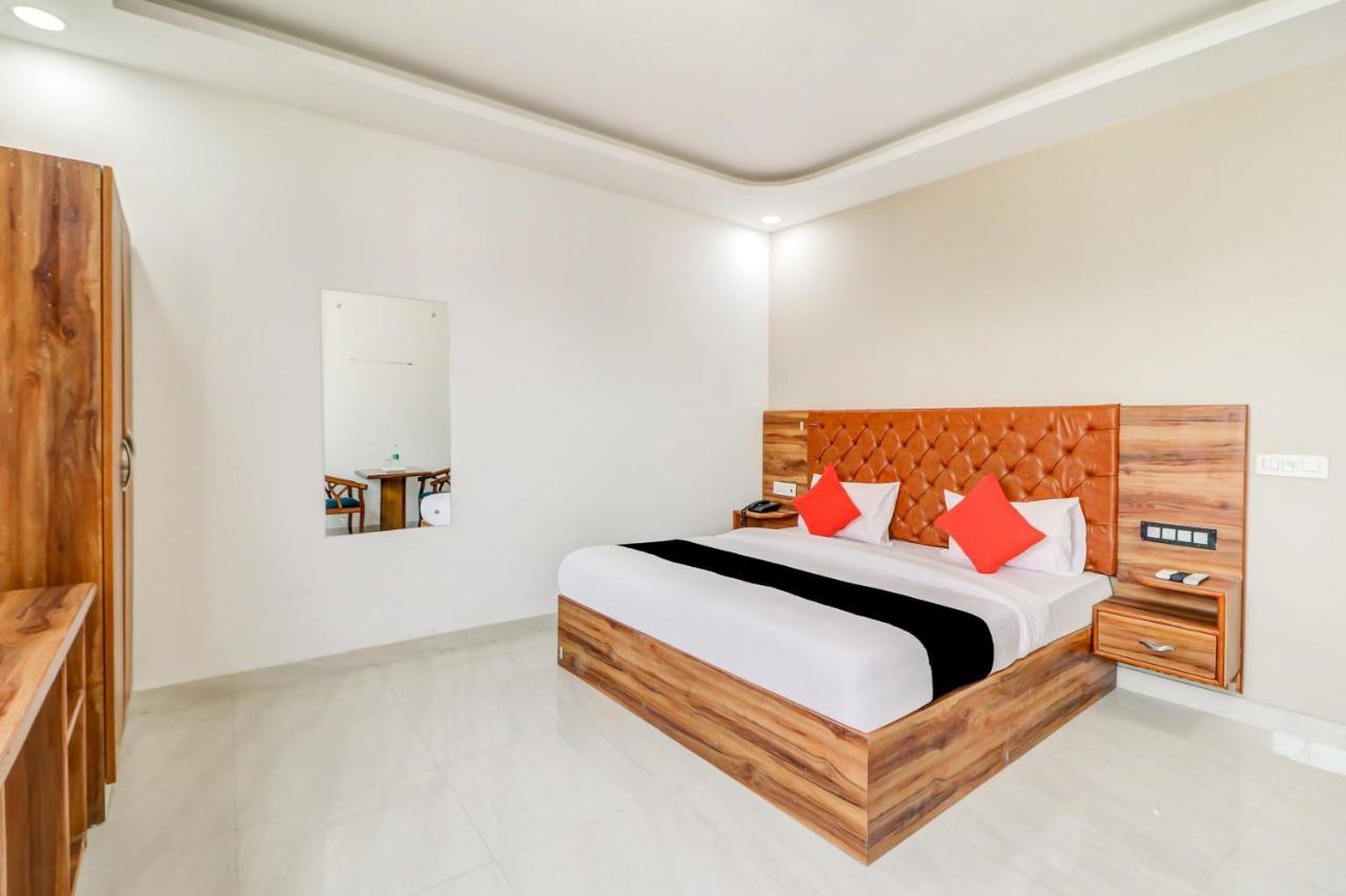 Oyo Flagship 80318 Hotel Sai Plaza Near Indira Gandhi International Airport Нью-Дели Экстерьер фото