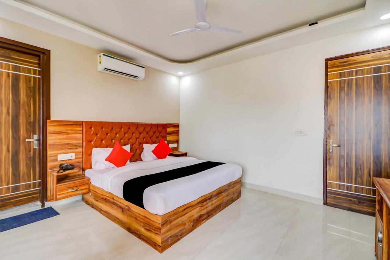 Oyo Flagship 80318 Hotel Sai Plaza Near Indira Gandhi International Airport Нью-Дели Экстерьер фото