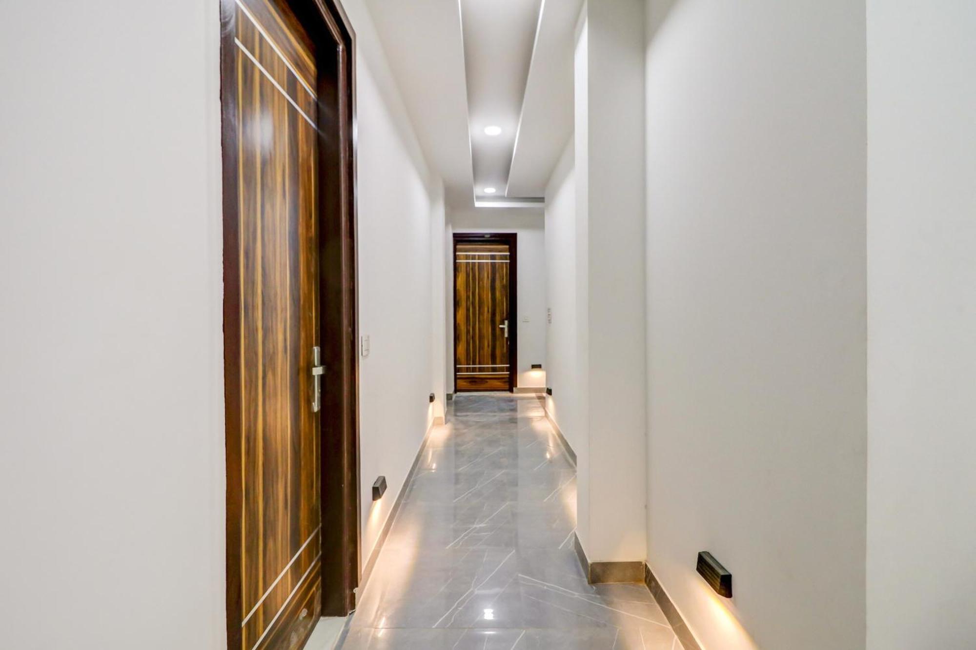 Oyo Flagship 80318 Hotel Sai Plaza Near Indira Gandhi International Airport Нью-Дели Экстерьер фото