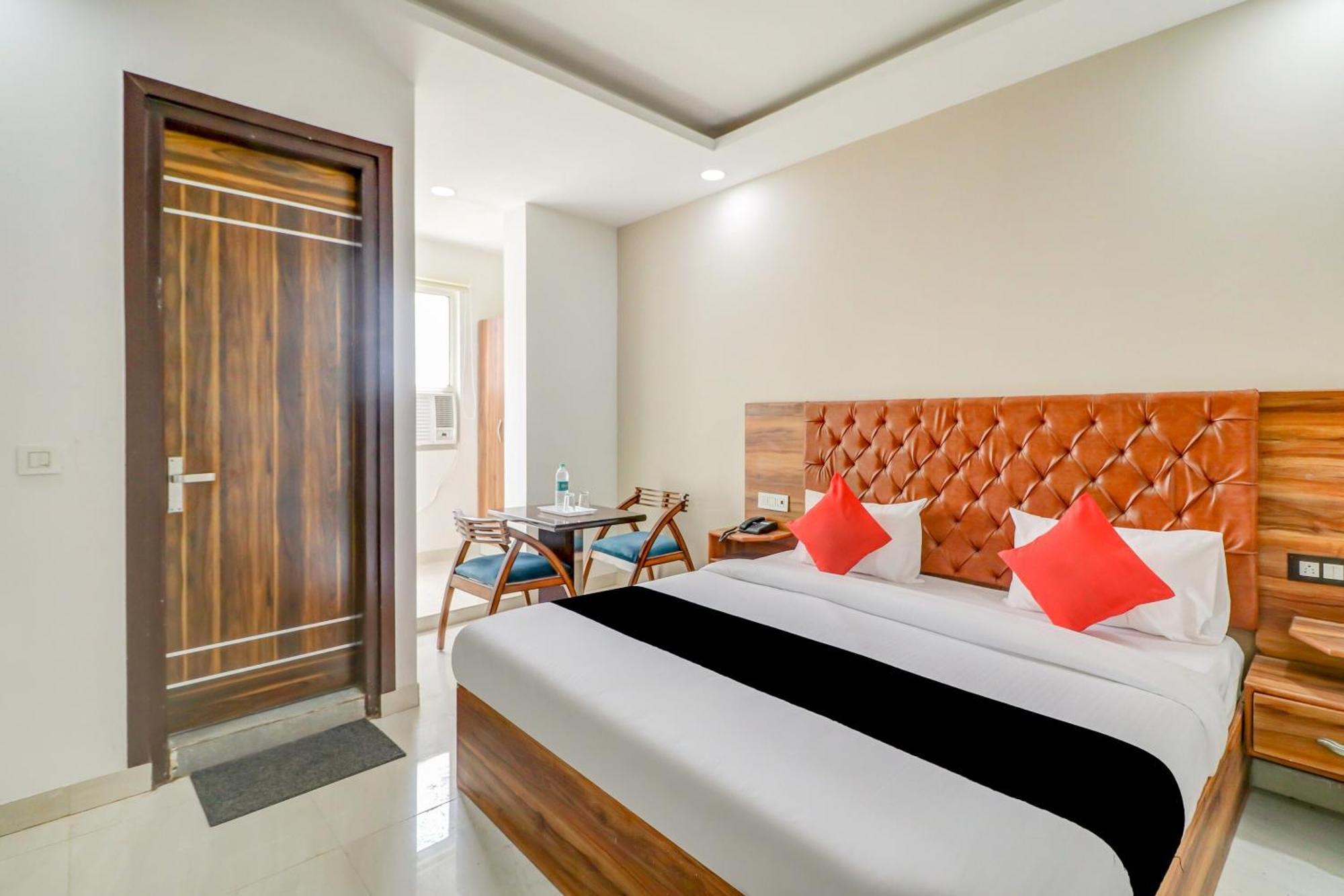 Oyo Flagship 80318 Hotel Sai Plaza Near Indira Gandhi International Airport Нью-Дели Экстерьер фото