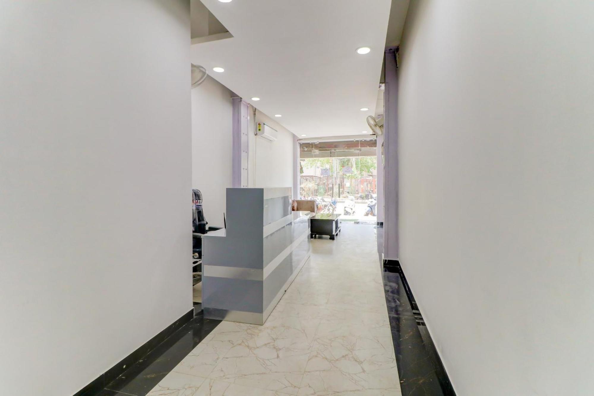 Oyo Flagship 80318 Hotel Sai Plaza Near Indira Gandhi International Airport Нью-Дели Экстерьер фото