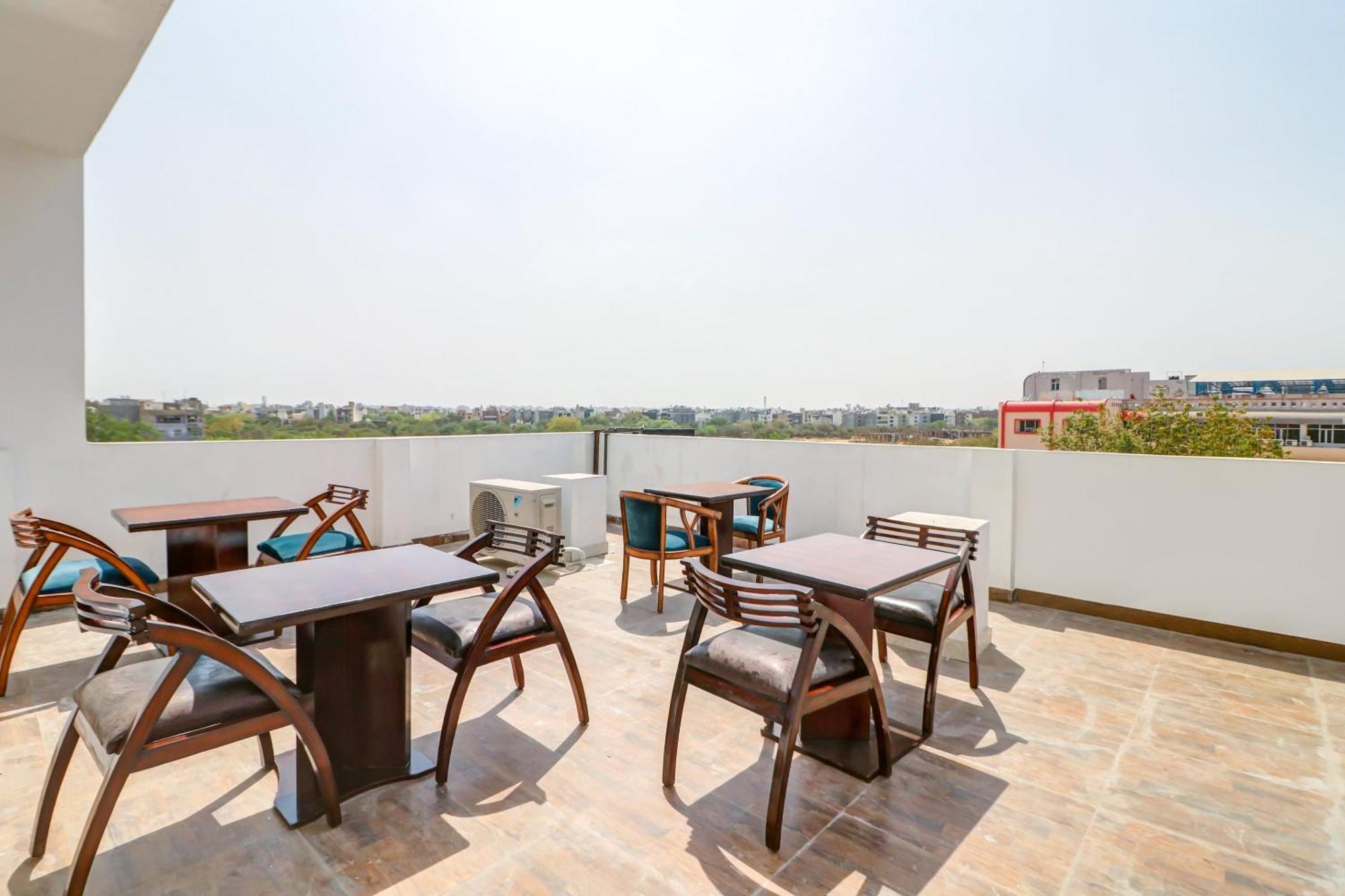 Oyo Flagship 80318 Hotel Sai Plaza Near Indira Gandhi International Airport Нью-Дели Экстерьер фото